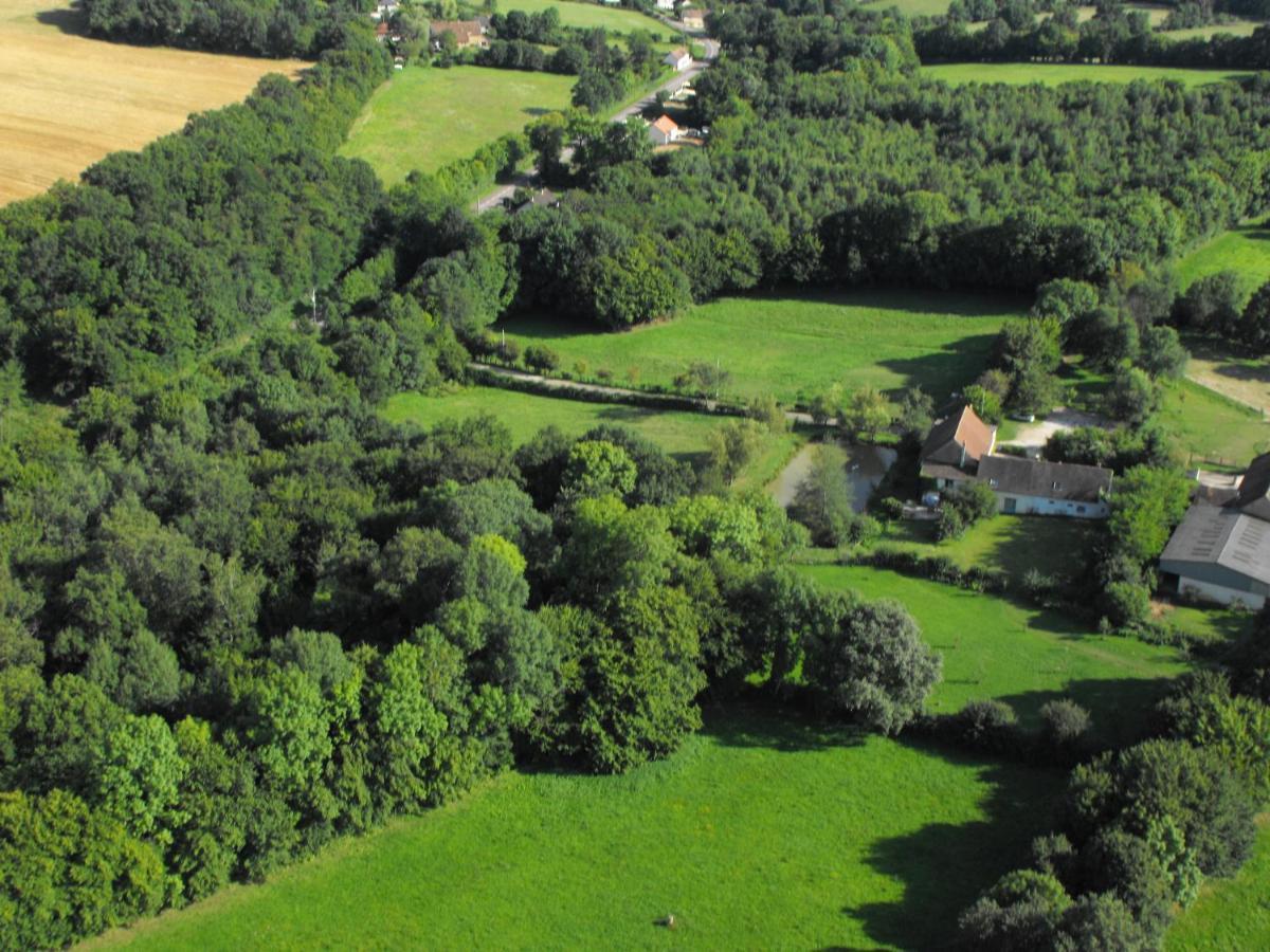 Domaine De Varenne Bed and Breakfast Saint-Amand-en-Puisaye Exteriör bild